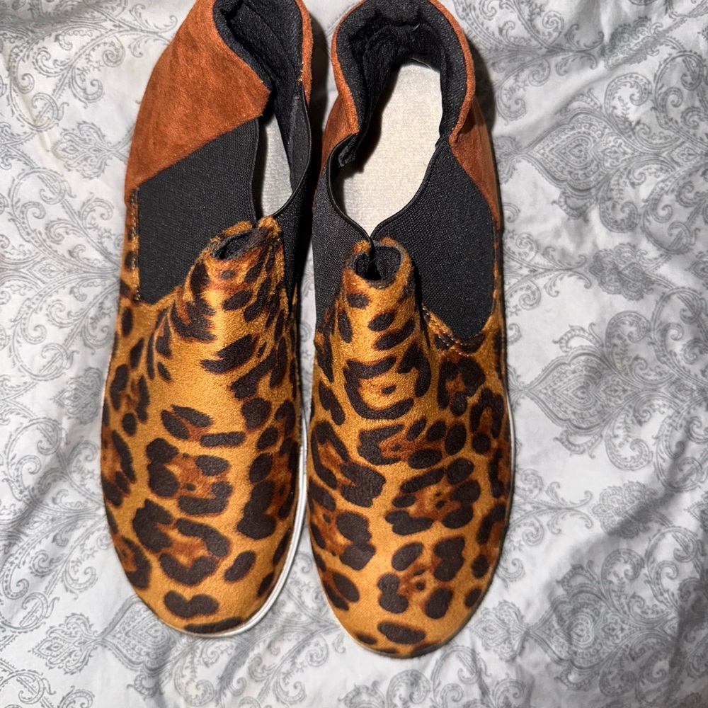 Leopard Print Slip-On Shoes